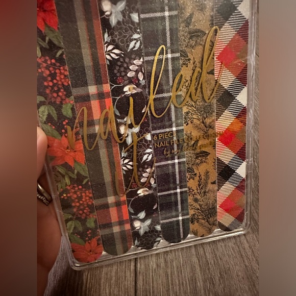 Nailed It 6Pcs Red Christmas Design Files 7inch File Size Dual Sided, Brand New - Picture 2 of 4